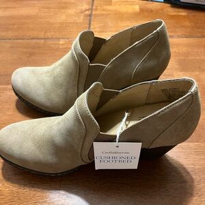 Croft and Barrow booties size 8.5 NWT